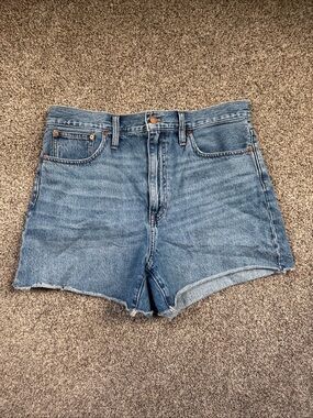 Madewell The Mom Jean Short Women’s Size 30 High-Rise Medium Wash Frayed Bottom